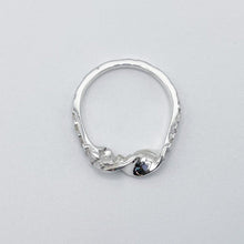 Load image into Gallery viewer, Tapered Twist Ring with Granite Texture
